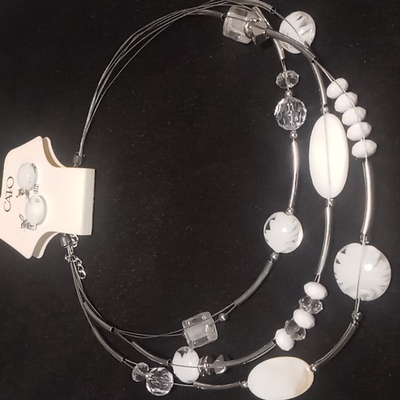 Cato floating necklace with matching earrings - Picture 2 of 6